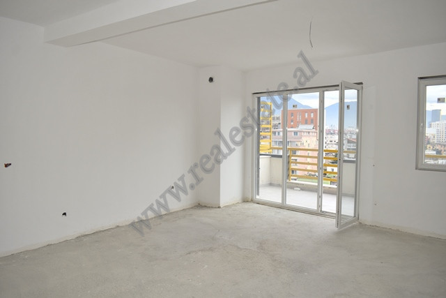 Three bedroom apartment for sale in Pandi Dardha street in Tirana.
The apartment it is positioned o